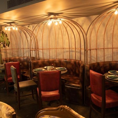 כלכותה Hotel Metropole מראה חיצוני תמונה