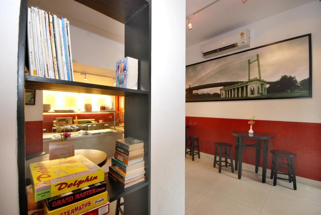 כלכותה Hotel Metropole מראה חיצוני תמונה