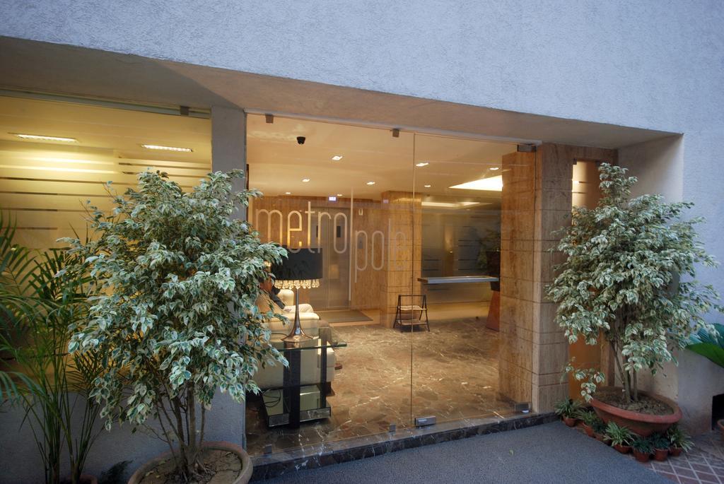 כלכותה Hotel Metropole מראה חיצוני תמונה
