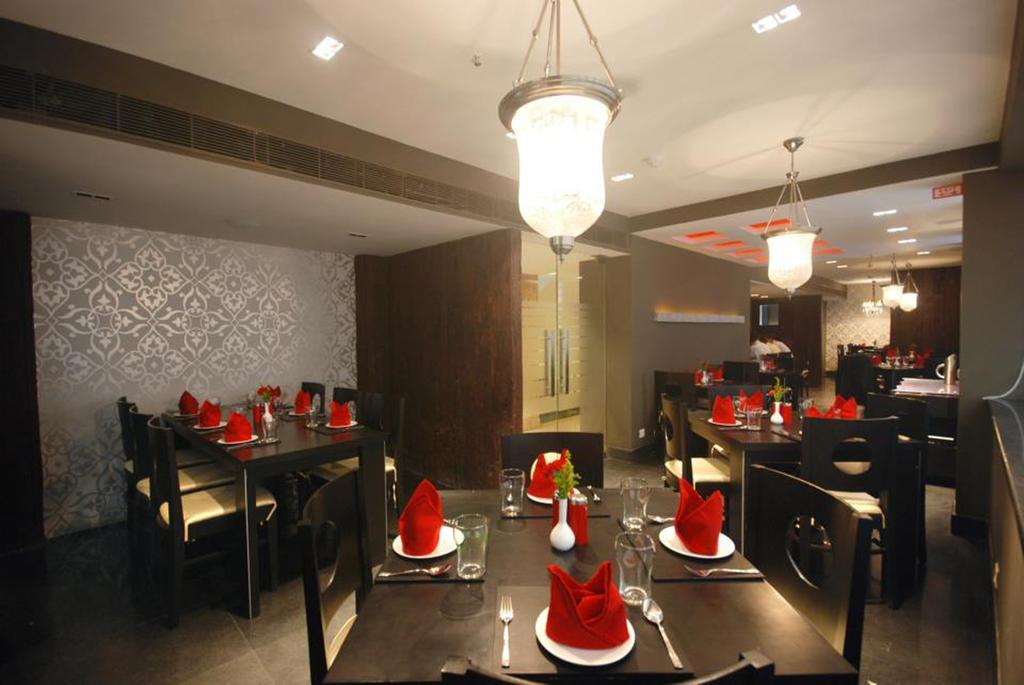כלכותה Hotel Metropole מראה חיצוני תמונה