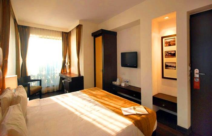 כלכותה Hotel Metropole מראה חיצוני תמונה