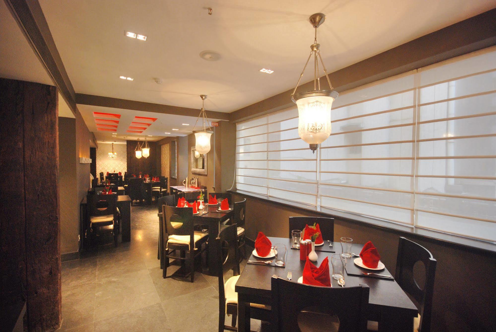 כלכותה Hotel Metropole מראה חיצוני תמונה