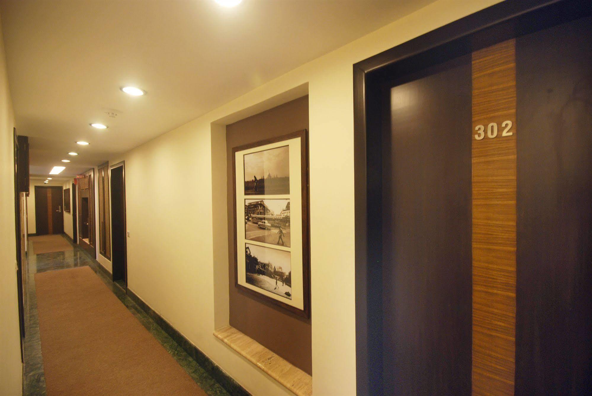 כלכותה Hotel Metropole מראה חיצוני תמונה