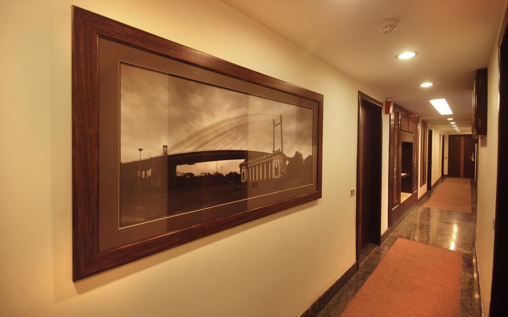 כלכותה Hotel Metropole מראה חיצוני תמונה